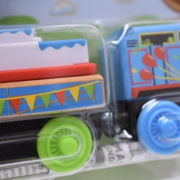 Happy Birthday Thomas & Cake Cargo Car - Thomas & Friends Wooden Railway Trains - Picture 8 of 10
